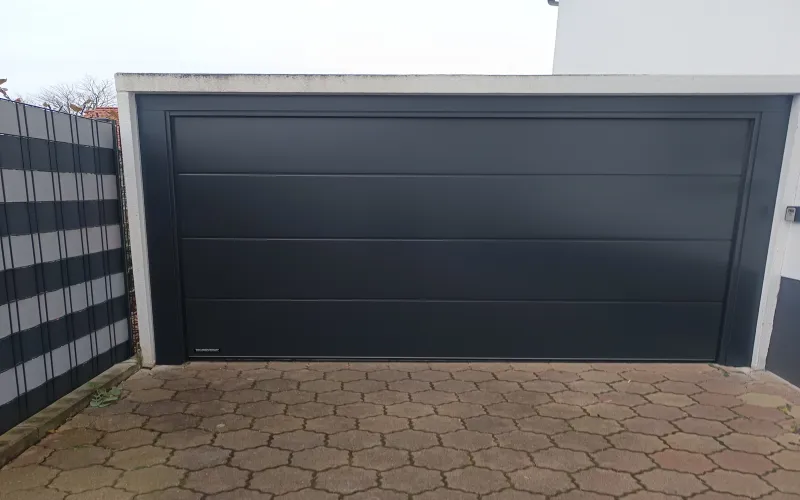Teckentrup Sektionaltor mit SOMMER base+ 600 N in Karlsruhe